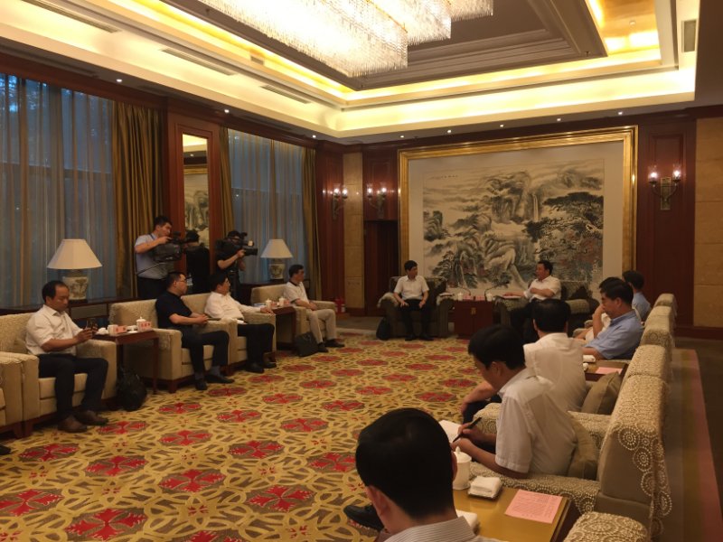 洽谈会.jpg